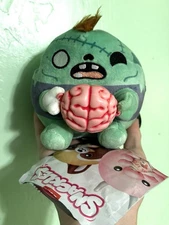 NEW Zuru Snackles HALLOWEEN Series ZOMBIE holding Brain 5" Plush + stickers