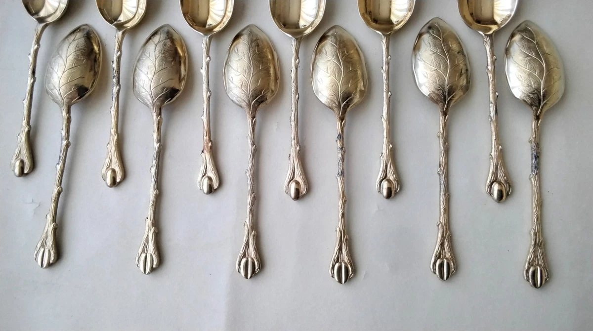 12 Cuillères à moka en métal doré Deetjen