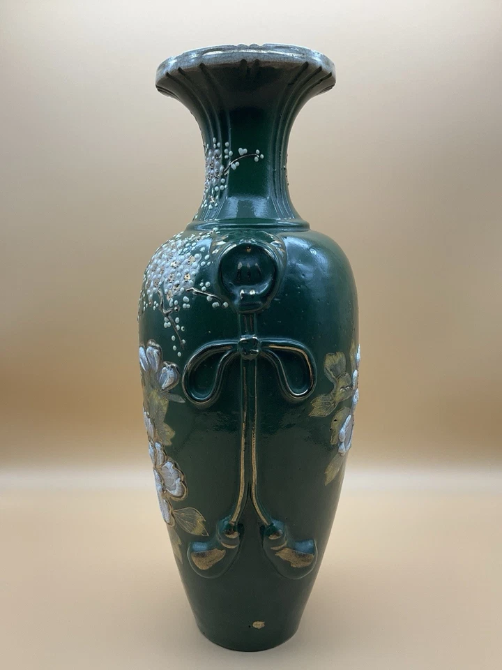 Jarrón antiguo de porcelana japonés de finales del siglo XIX período Meiji de verde y floral Foto 3 de 4