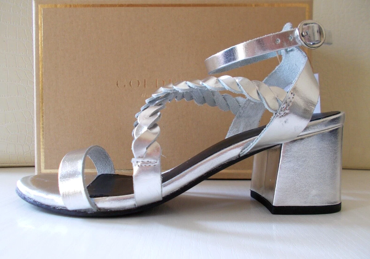 Nuovi sandali con zeppa alla moda romana con cinturini Nuovi sandali con zeppa alla moda romana con cinturini