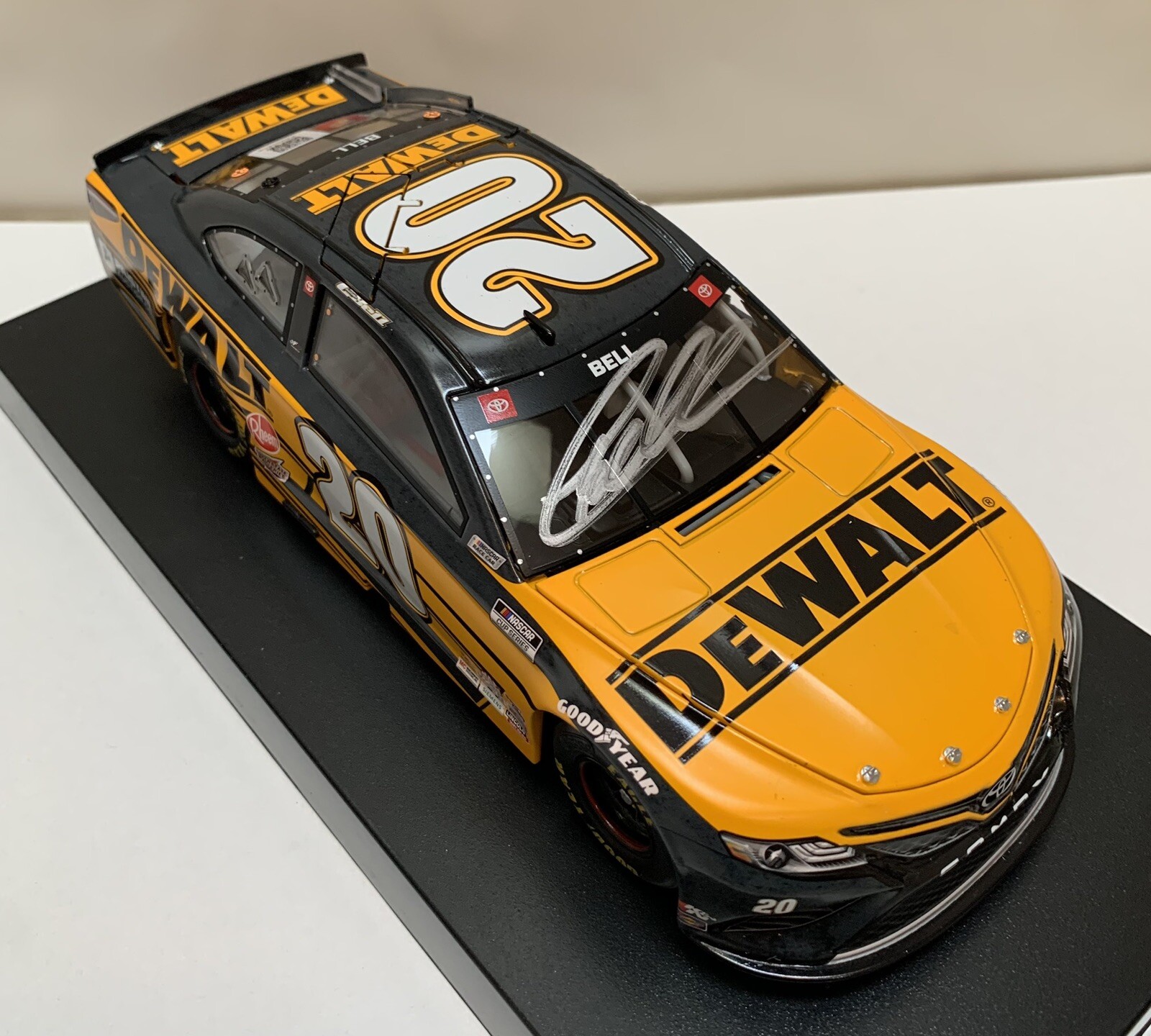 NASCAR ダイキャスト 1/21 #20 DeWALT