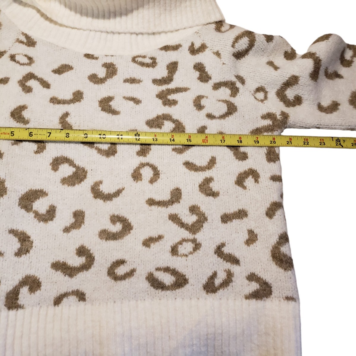 NYDJ  Chunky Cow Neck Cream Chetah Size Small Oversized Cozy Cotton Blend View 4