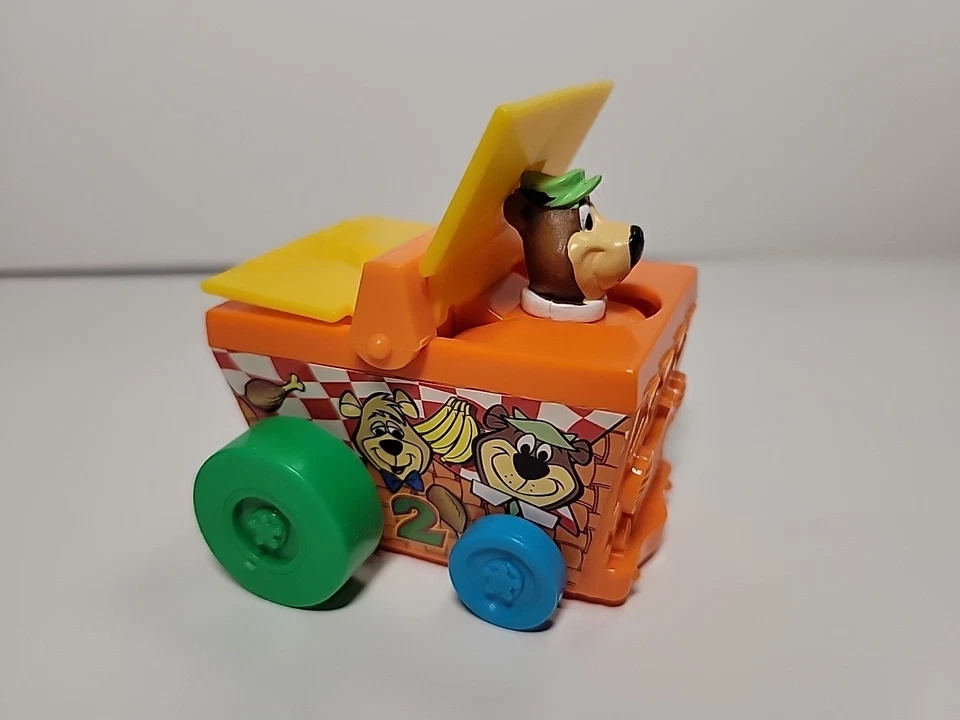 De colección 1999 Yogi Bear Picnic Cesta Wacky Racer 2.75" Figura Wendy's Vehículo de Carreras Foto 3 de 4