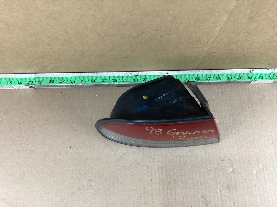 Luz trasera izquierda para conductor Mitsubishi Galant 1997-1998 luz trasera OEM Foto 2 de 4