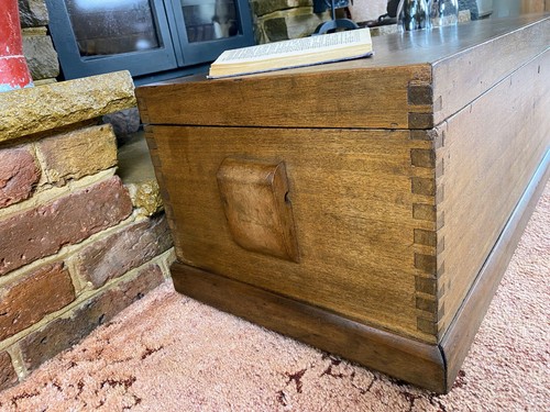 Old Antique Oak Chest, Vintage Wooden Storage Trunk, Blanket Box, Coffee Table. - Picture 2 of 8