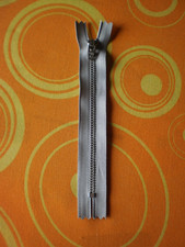 Ykk Rei&szlig;verschluss metall 15cm hellgrau
