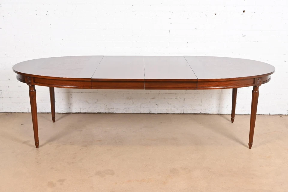 Mesa de comedor estilo panadero regencia francesa Luis XVI nogal, acabada Foto 3 de 4