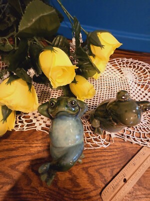 Pair of 2 Lounging Frogs/Toads Ceramic Glazed Figurines Whimsical Fun Kitch 