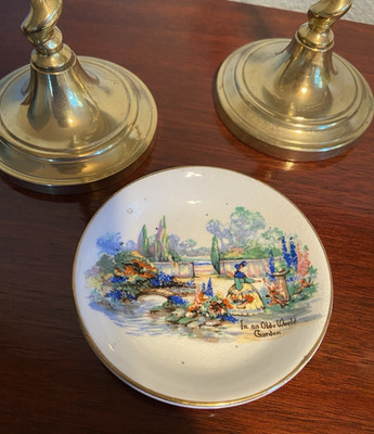 VTG PIN DISH SANDLAND WARE OLD WORLD GARDEN ENGLAND TRINKET DISH GOLD TRIM 4 In
