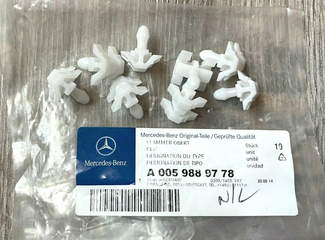 BRAND NEW - 8 PIECES - MERCEDES MOULDING Clips, PART# 0059889778  