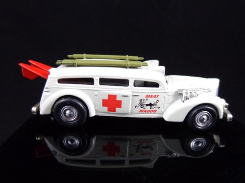 Johnny Lightning Fright'ning Lightnings Episode 2 Meat Wagon with Surf Boards - Picture 4 of 8
