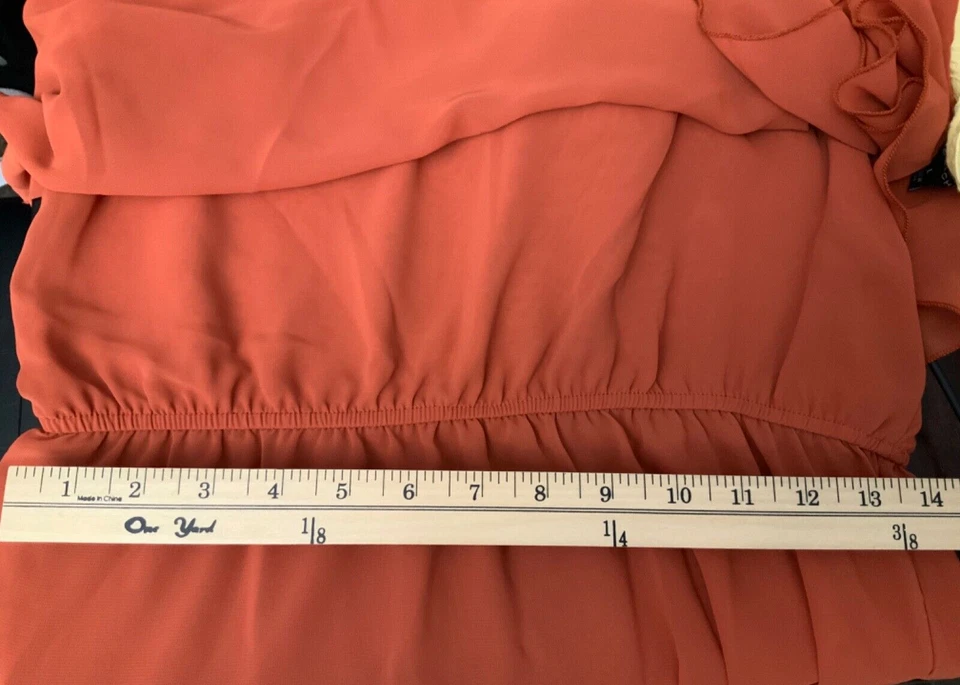 Blusa de un hombro Tinley Road talla pequeña color óxido aleteo top Foto 2 de 4