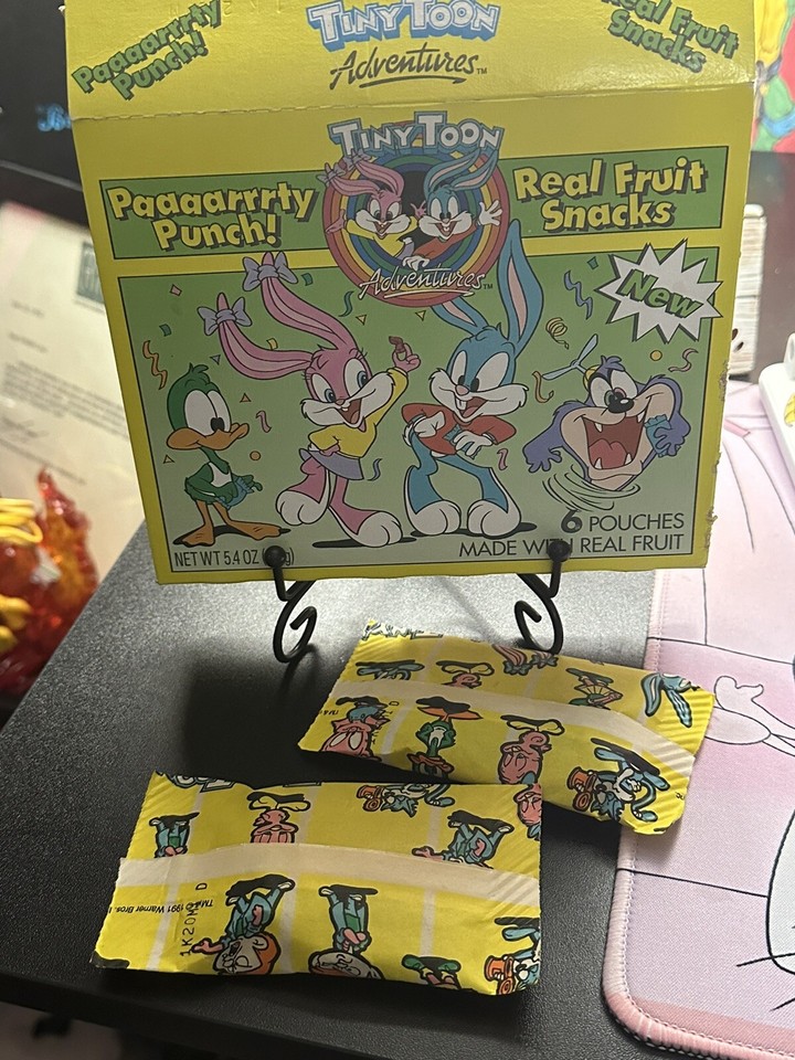 Tiny Toon Adventures Fruit Snack Box With Two SEALED Fruit Packs RARE