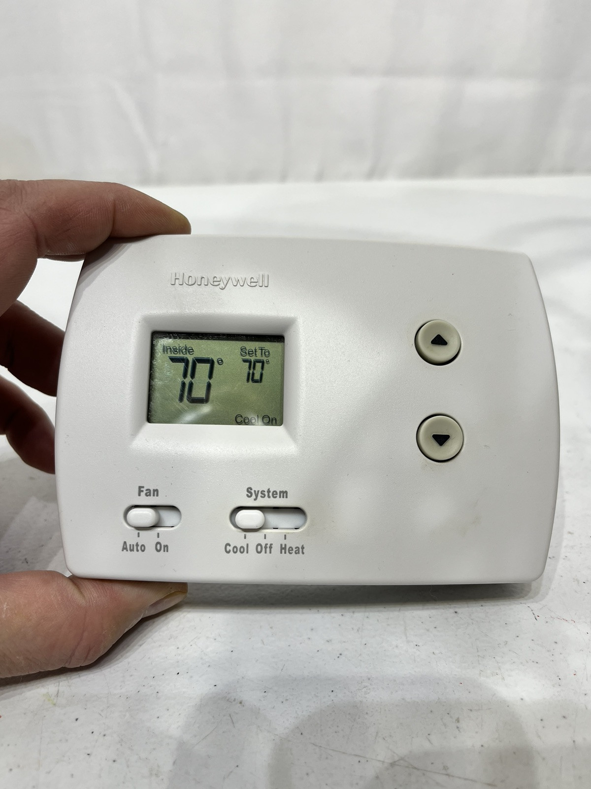 Honeywell TH3110D1008 Pro 3000 Non-Programmable Digital Thermostat White