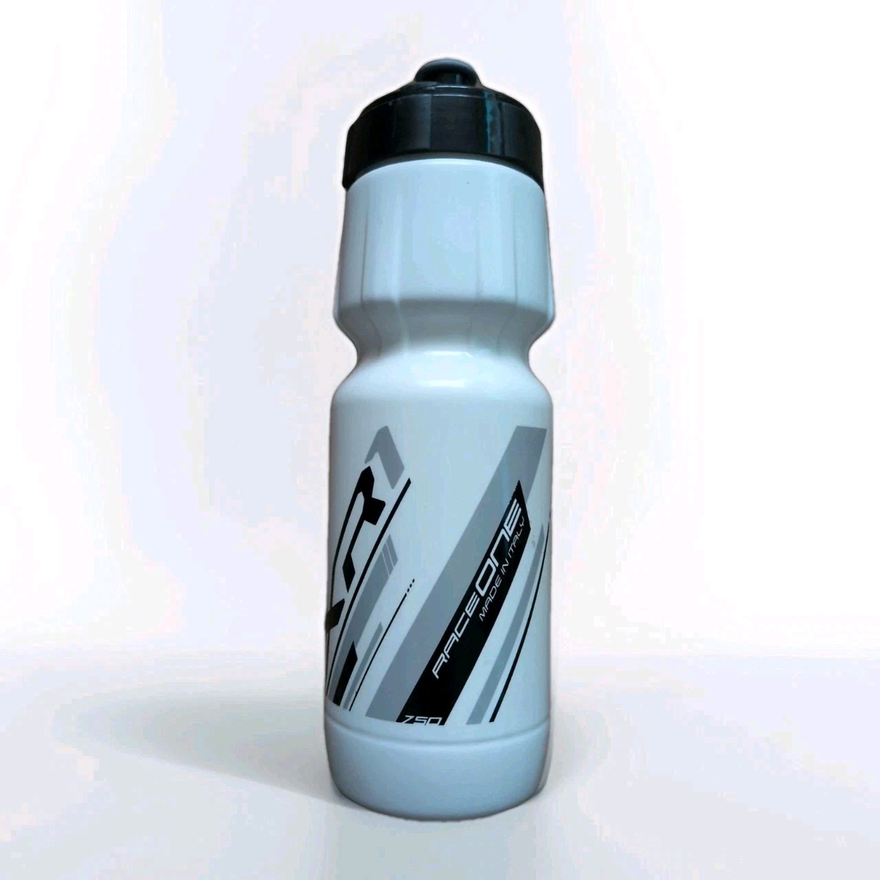 RACE ONE XR1 750ml WATER BOTTLE CYCLING WATER BOTTLE