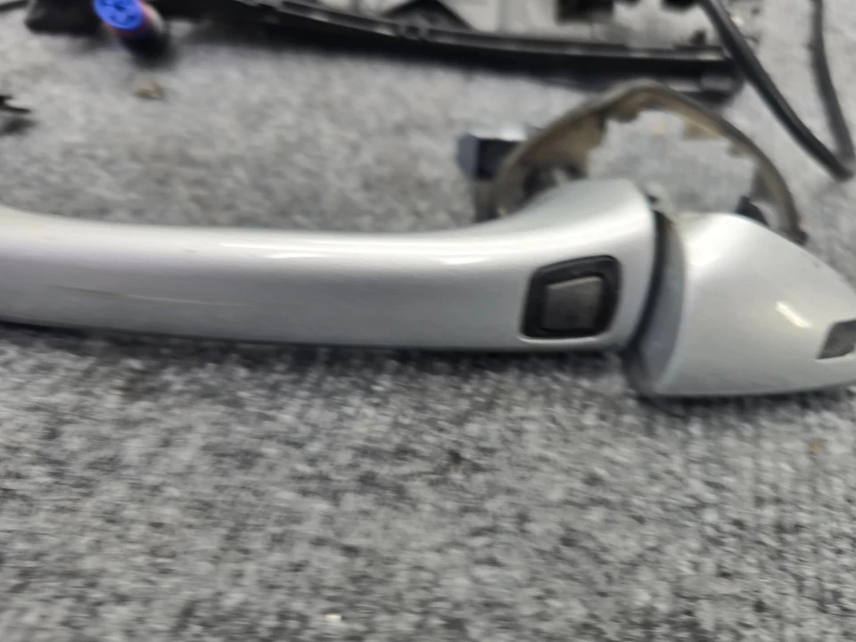 MANIJA DE PUERTA LADO DERECHO SIN LLAVE MERCEDES R230 SL63 SL550 SL600 2007-2012 OEM Foto 3 de 4