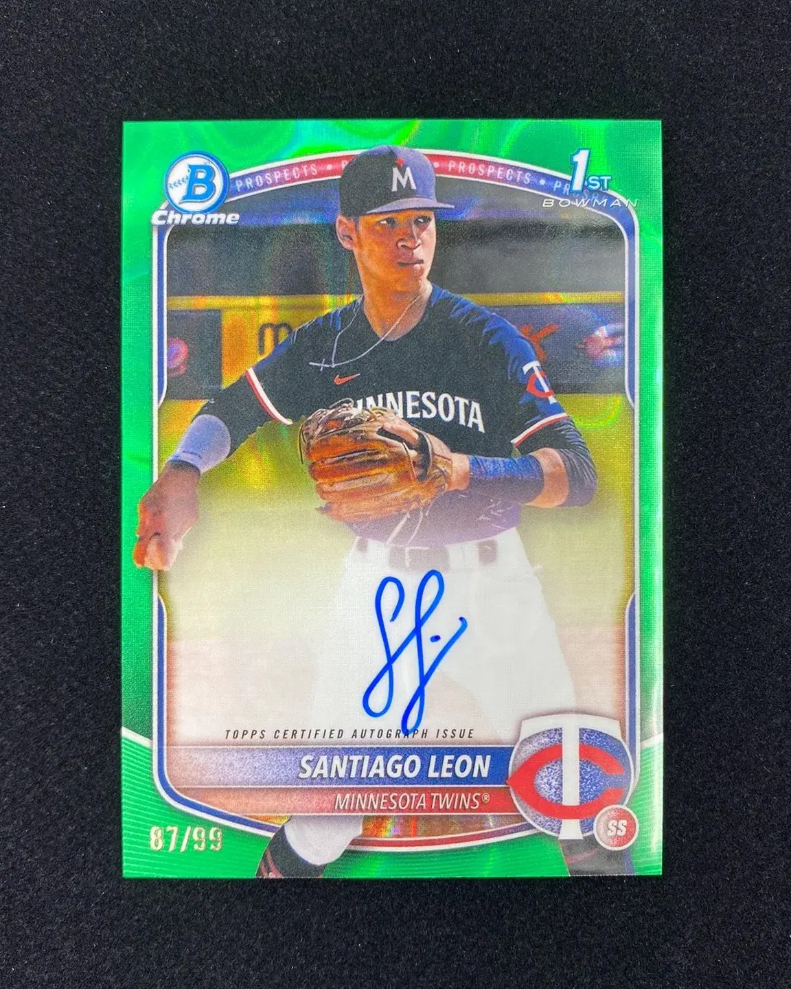 2025 Topps Bowman Chrome Green Lava Santiago Leon 1st Auto 87/99 Twins OC19