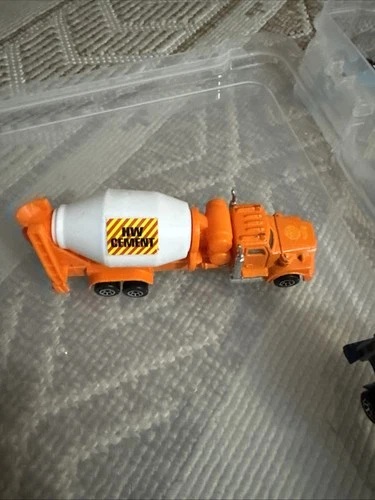Vintage City of Hot Wheels Truck 1998-Cement Mixer