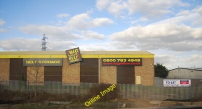 Foto 6x4 großes gelbes Self Storage, Slough Cippenham c2014