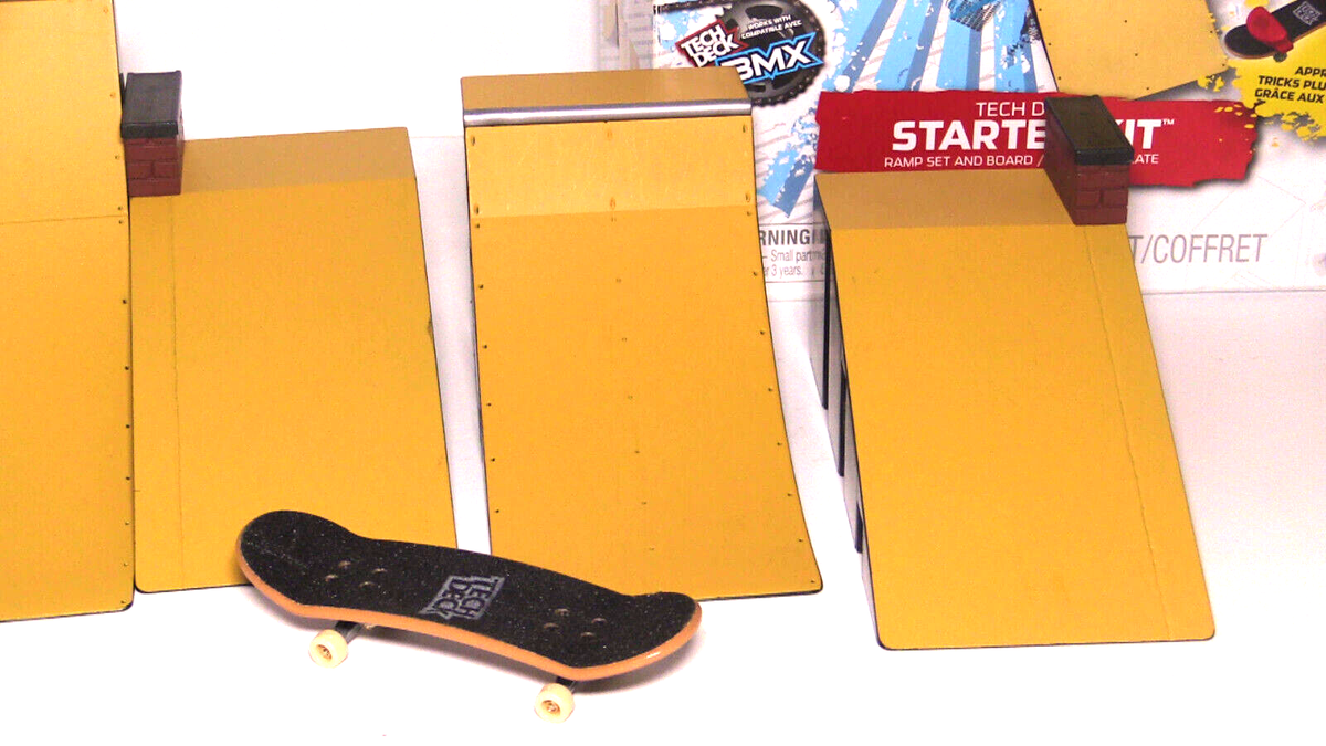 Tech Deck Starter Kit - Ramp Set with Board and Trainer Clips for