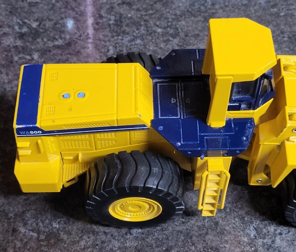 Joel Komatsu WA800 Wheel Loader 1/50 Scale, Heavy Die Cast Metal, Very Nice Cond - Image 3 of 4