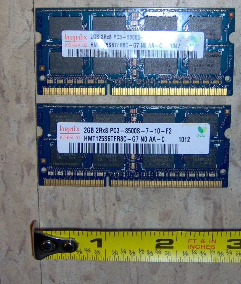 Laptop 2 chips de memoria Hynix 2 GB 2Rx8 PC3-8500S-7-10-F2 HMT125S6TFR8C-G7 N0 AA-C Foto 2 de 4