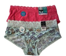 Lot/2 Vanity Fair Flattering Lace Hipsters Size 6 M 18281 MSRP 23.00