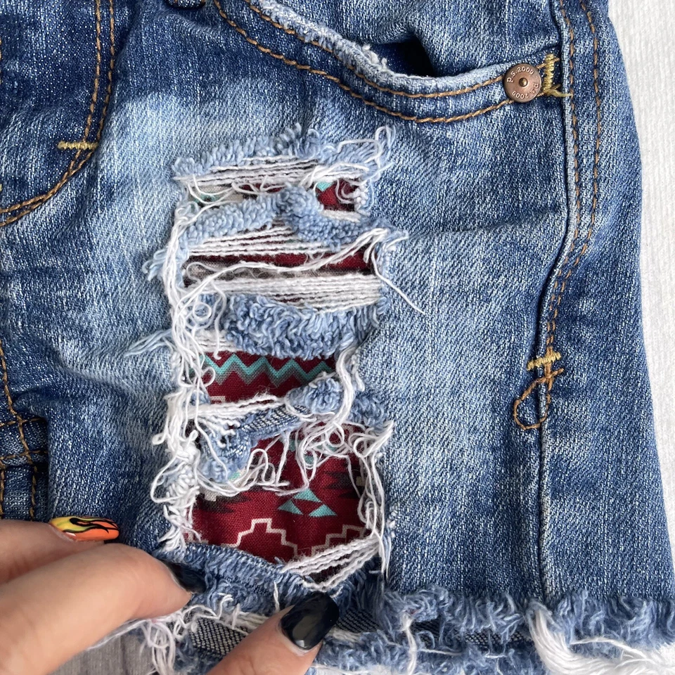 Pantalones Cortos de Denim Niñas Distressed Peek A Boo Bolsillos Aztecas Talla 6 Jóvenes Blanqueador Foto 2 de 4