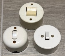 3 alte Schalter DDR rund Aufputz Schalter Bakelit Porzellan Konvolut