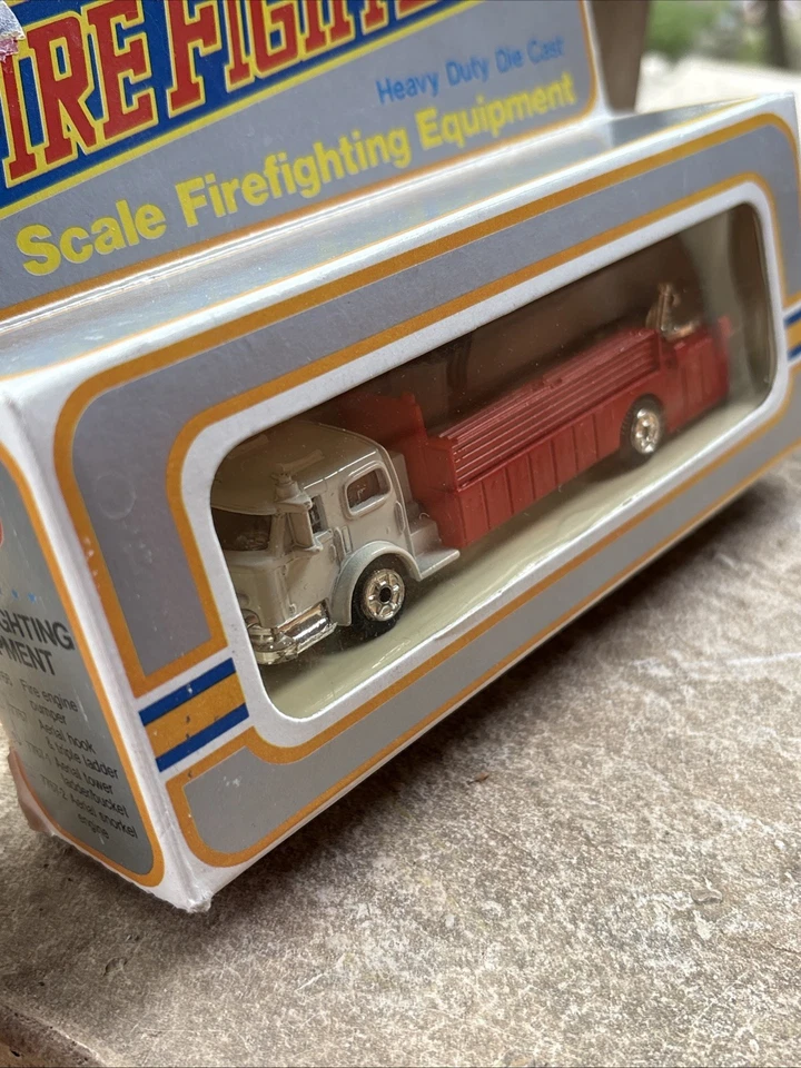 Model Power Fire Fighters 7767-1 HO Diecast Aerial tower ladder/bucket truck NIB - Image 2 of 4