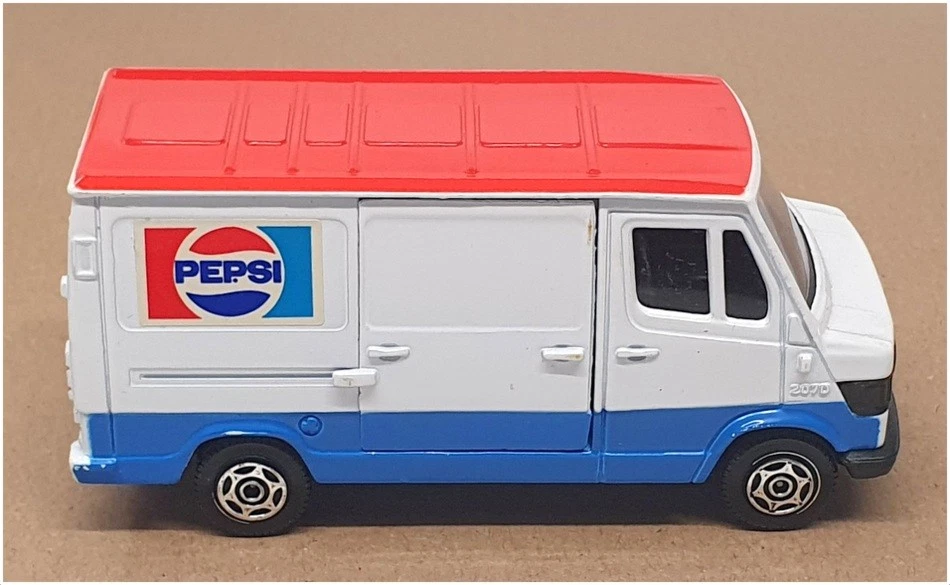 Corgi Appx 10 cm largo diecast 576/8 - Mercedes Benz 270D furgoneta Pepsi Foto 2 de 4