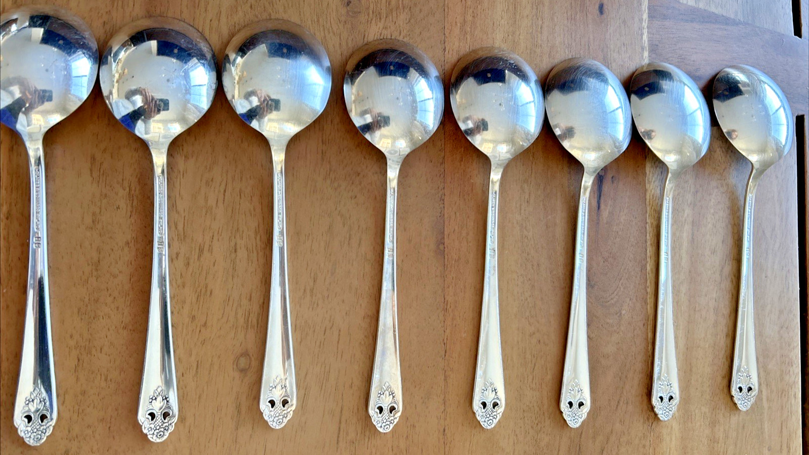 Holmes & Edwards Inlaid IS 1937 Lovely Lady Silverplate Flatware 47 Pcs w/ Case