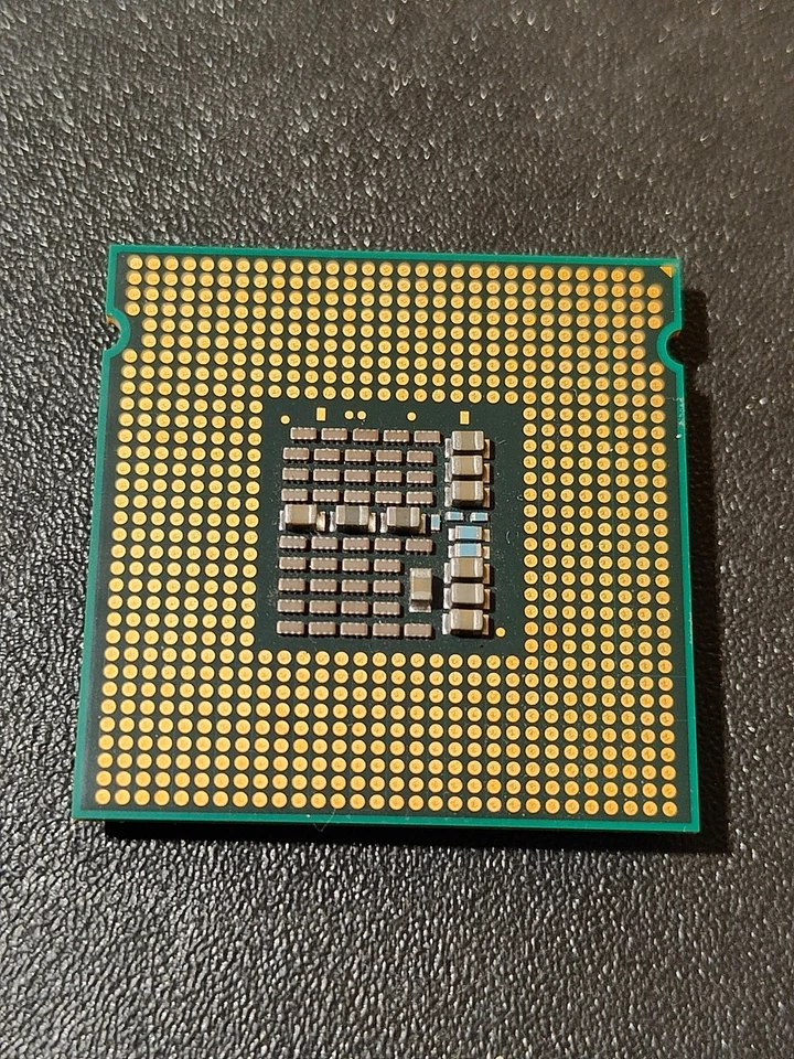 CPU LGA 775 INTEL CORE 2 QUAD CORE Q6600/SLACR/2,40GHZ/8M/1066/05A - Immagine 2 di 2