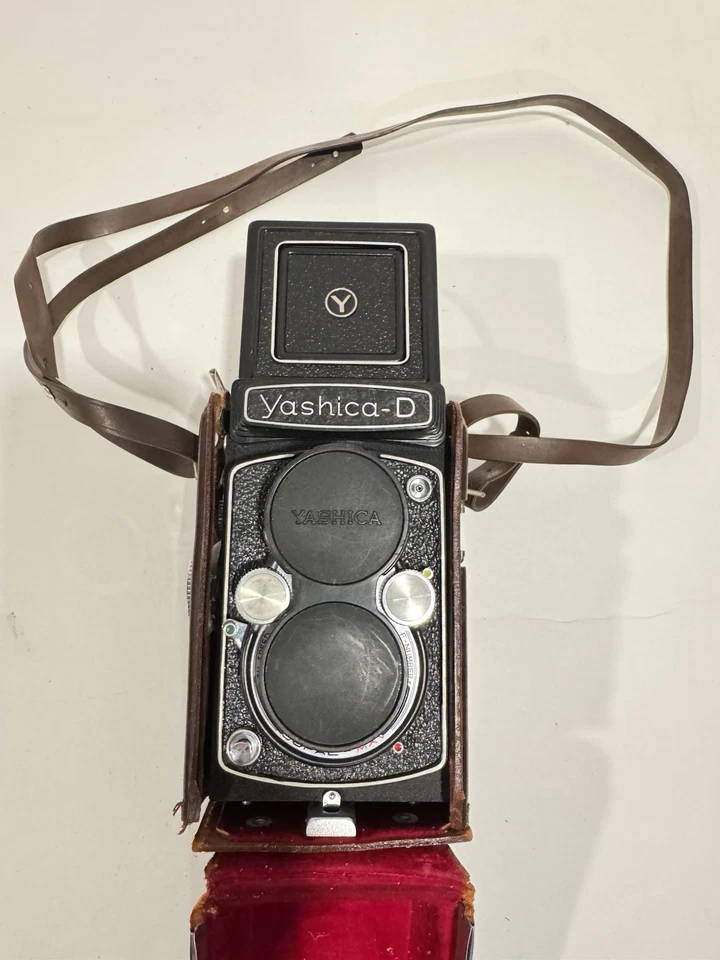 Yashica-D TLR 120 Film Camera 80mm f/3.5 Yashinon Lens Clean Glass Works Case - Image 2 of 4
