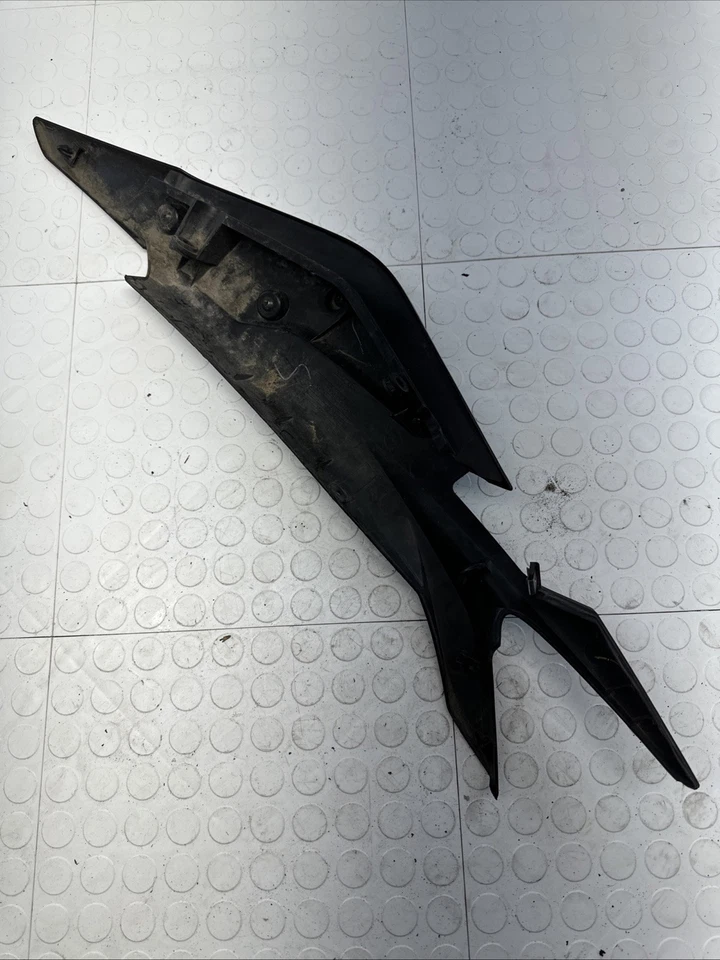 2011 a 2013 Honda CBR250r, capô interno e tampa, lado direito usado - Imagem 3 de 3