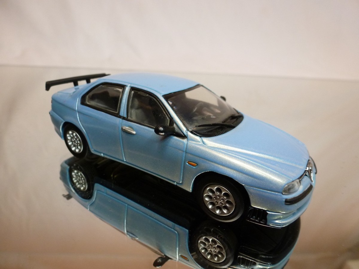 Modellino in miniatura Alfa Romeo GT 1/43 WhiteBox V6 2.5 rosso 1980 Modellino in miniatura Alfa Romeo GT 1/43 WhiteBox V6 2.5 rosso 1980