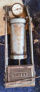 SUTTY FOOTPUMP WITH GAUGE VINTAGE NEEDS PIPE