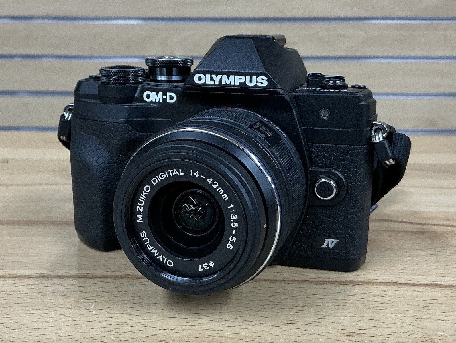 Olympus OM-D E-M10 Mark IV Camera 20.3MP Micro FT Body w/ Lens 673 Shutter Count
