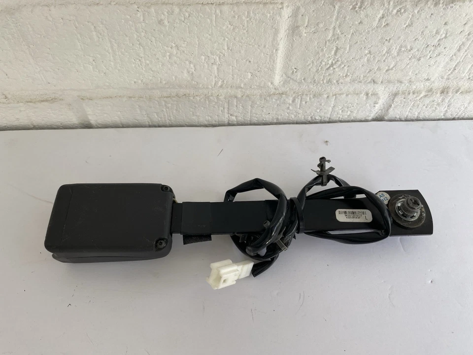 Nissan Sentra 2013-2019 hebilla de cinturón de seguridad delantero izquierdo fabricante original Foto 4 de 4