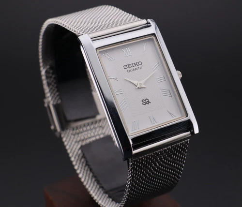 Pristine Vintage Seiko Slim Quartz Gentlemen's Wrist Watch - Free Shipping