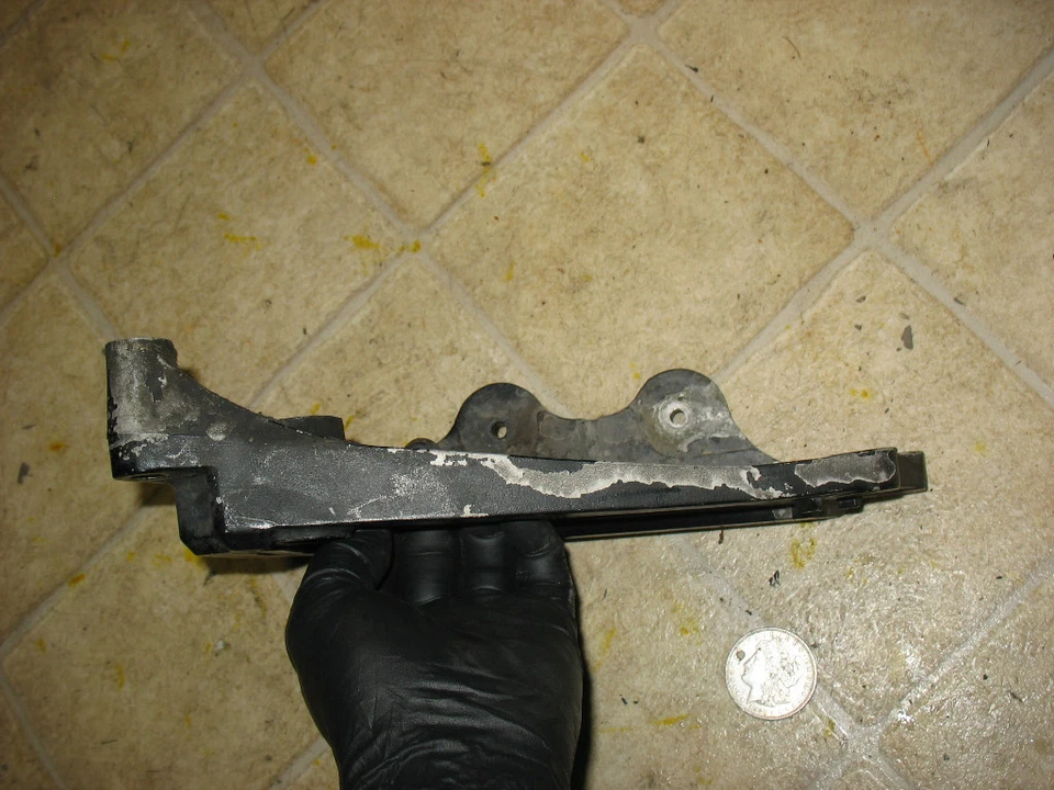 83 YAMAHA XV920 VIRAGO MEDIANOCHE LADO IZQUIERDO ESTRIBO SOPORTE PASO Foto 4 de 4