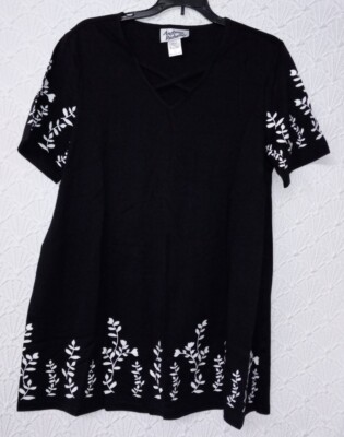 Womens Tunic Anthony Richards M Black with Nice Floral Design Good Condition 