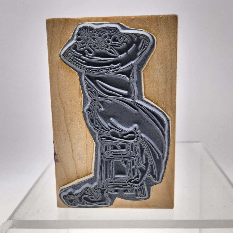 Impresiones artísticas U-1700 sello de goma montaje en madera espalda mujer en taburete vestido sombrero Foto 2 de 4