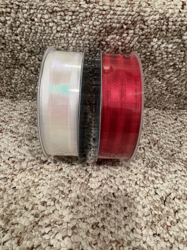 Cinta con bordes de alambre Kirkland Signature 50 yardas X 1,5 pulgadas rojo/blanco Navidad Foto 2 de 4