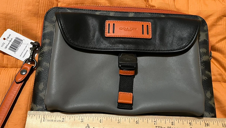 NEW COACH New York Green Black Camo Print iPad Case with Pouch - Image 3 of 4