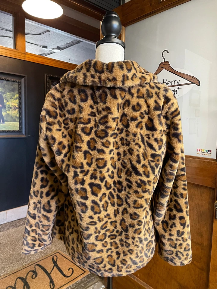 Melissa Paige Leopard Print Faux Fur Cardigan (M) - Imagem 2 de 4