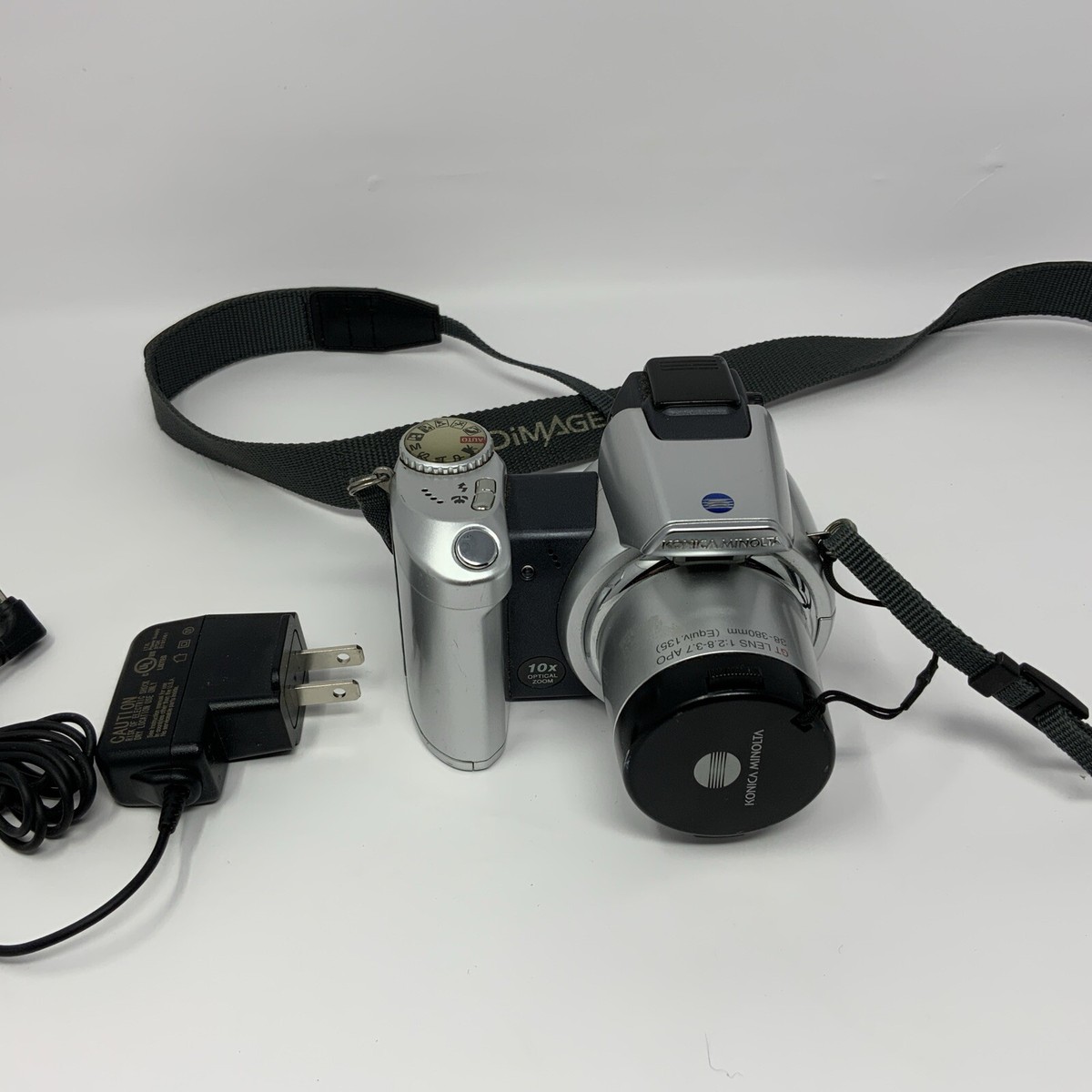 Konica Minolta Dimage Z2 Digital Camera 4.0MP 10x Optical Zoom