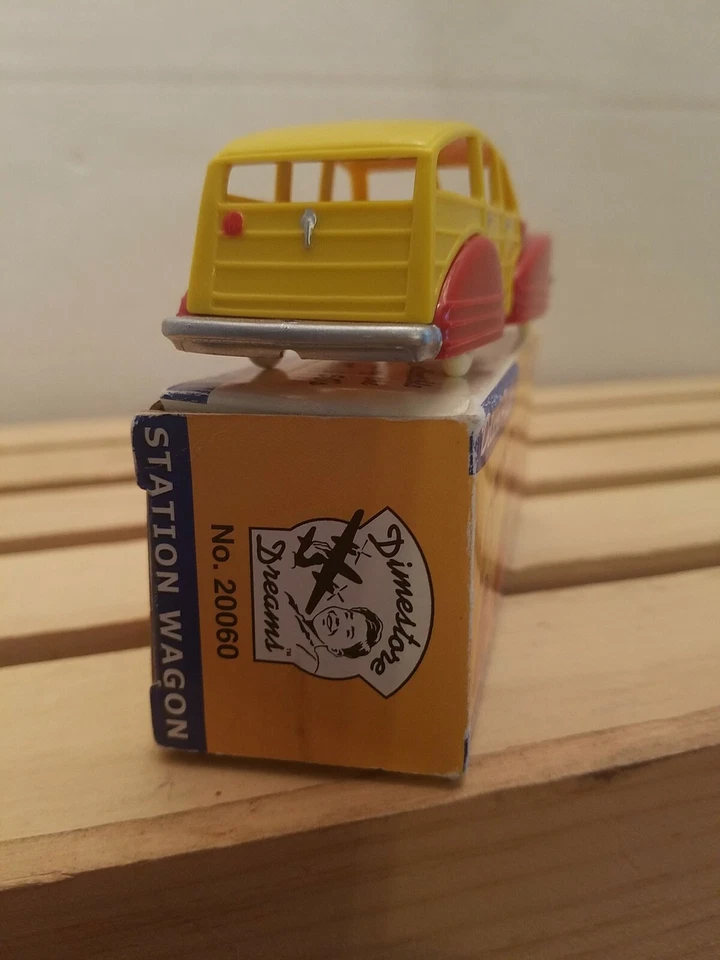 NOSTALGIC DIMESTORE DREAMS PLASTIC NO.20060 STATION WAGON WOODY 1:43 SCALE CAR - Image 3 of 4