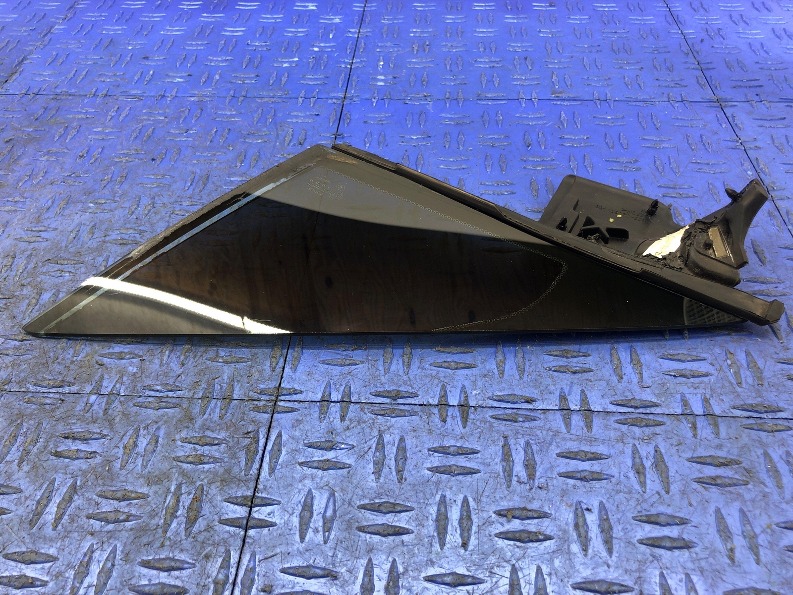 2006-2018 ASTON MARTIN VANTAGE V8 FRONT LEFT DOOR WINDOW GLASS VENT OEM 2007