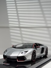 Lamborghini Aventador Roadster (Silver, Pirelli) [MR Collection] 1/18 scale
